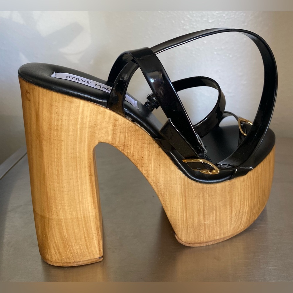 NWT.. STEVE MADDEN BLACK PATENT PLATFORM SANDALS - Picture 10 of 10